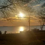 Апартамент Deni's By The Sea - *