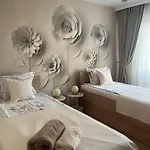 Deni's By The Sea - Апартамент *