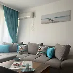 Апартамент Deni's By The Sea - *