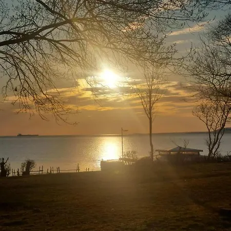 Апартамент Deni's By The Sea - *