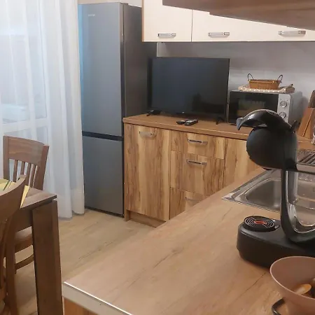Апартамент Deni's By The Sea - *