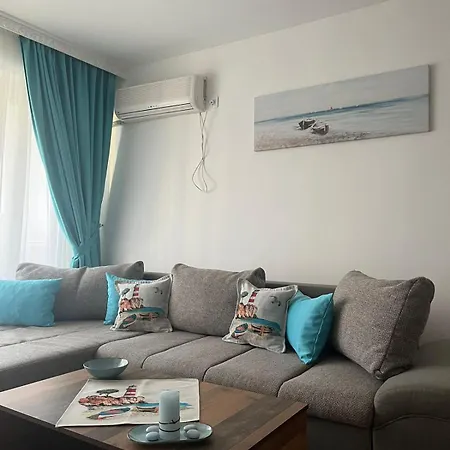 Апартамент Deni's By The Sea - *